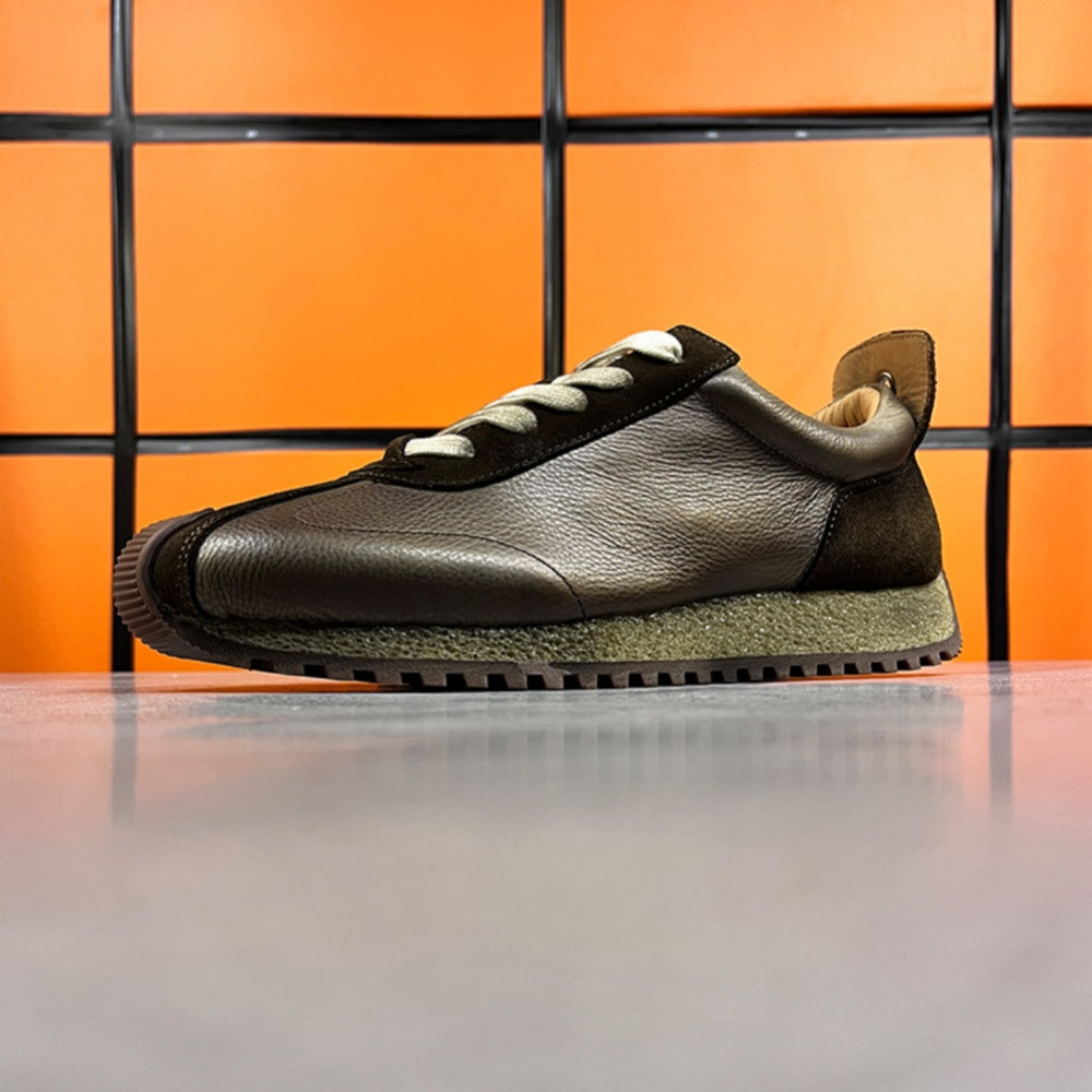 Men's lightweight and comfortable retro-style casual shoes, suitable for various occasions.