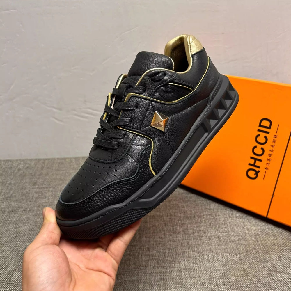 Made of high-quality leather, this is a suitable casual shoe for men and a fashionable low-top sports shoe.