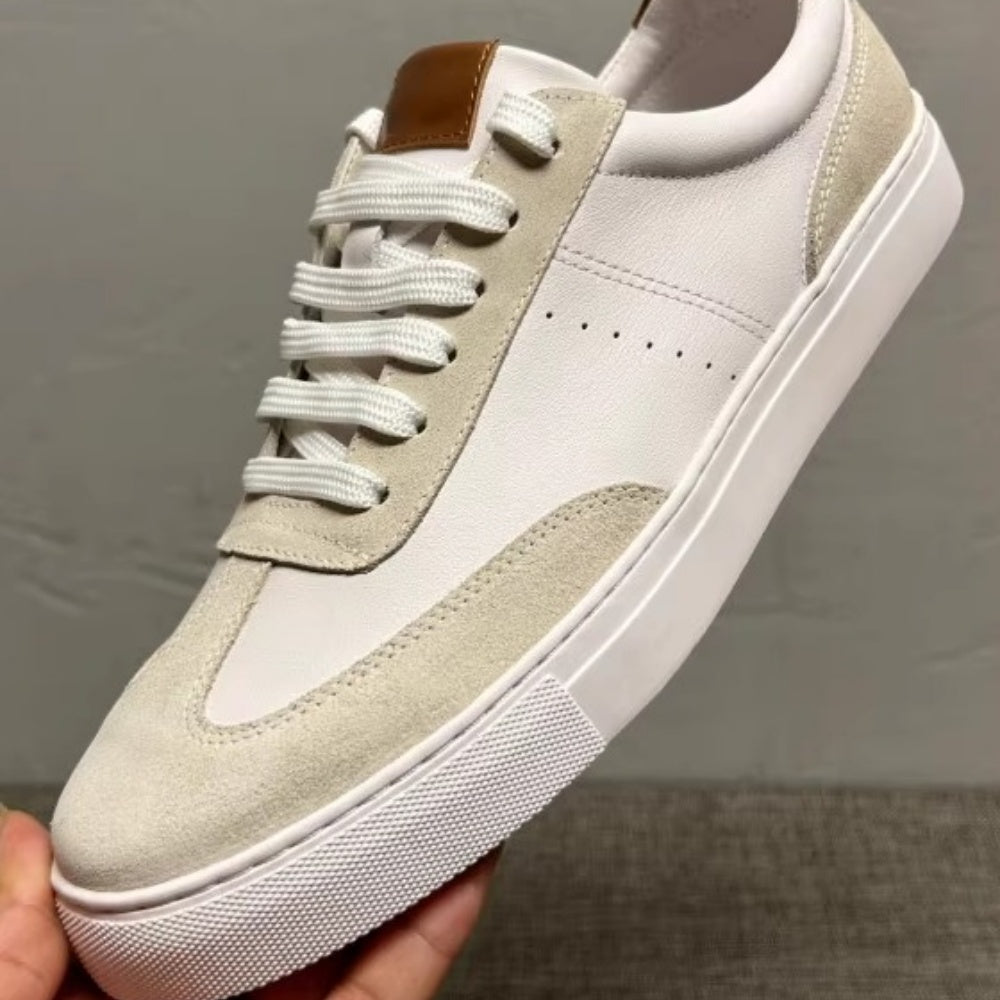 New white leather sports shoes, stylish and casual. Men's low-top breathable shoes.