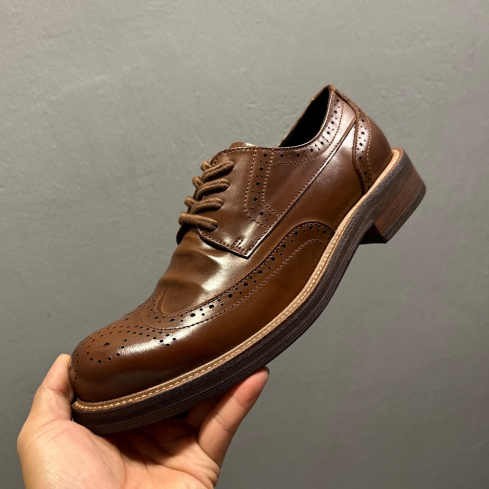 Leather retro engraving style men's business formal shoes. Made of top-quality genuine leather.