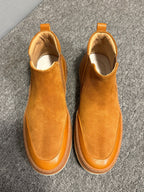 This Chelsea boot has a retro style and is both fashionable and beautiful. It is a warm, high-top boot.