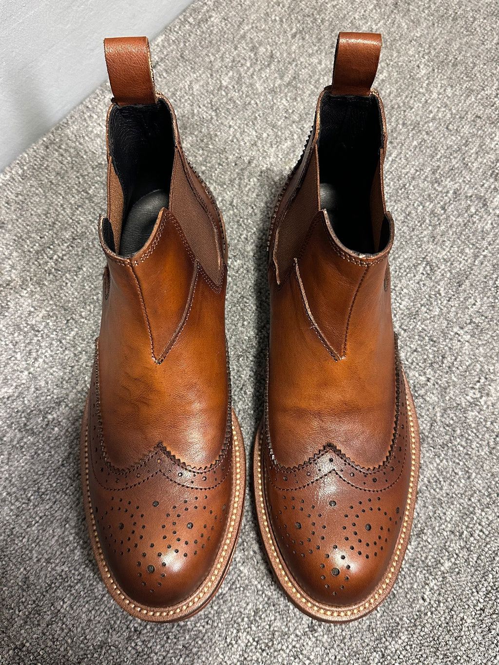 Men's high-end embossed Chelsea boots - made of top-quality leather by hand. High-top business shoes.