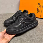 Made of high-quality leather, this is a suitable casual shoe for men and a fashionable low-top sports shoe.