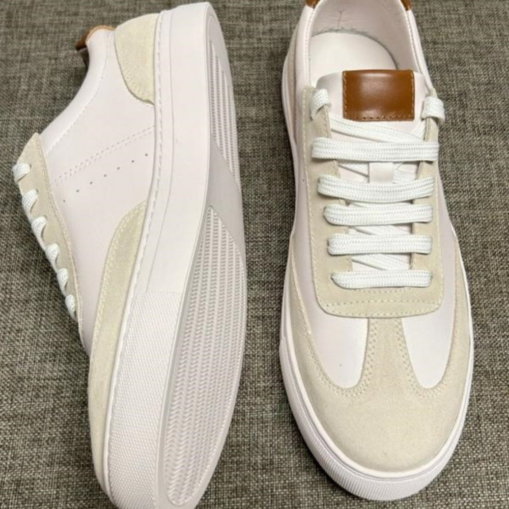 New white leather sports shoes, stylish and casual. Men's low-top breathable shoes.