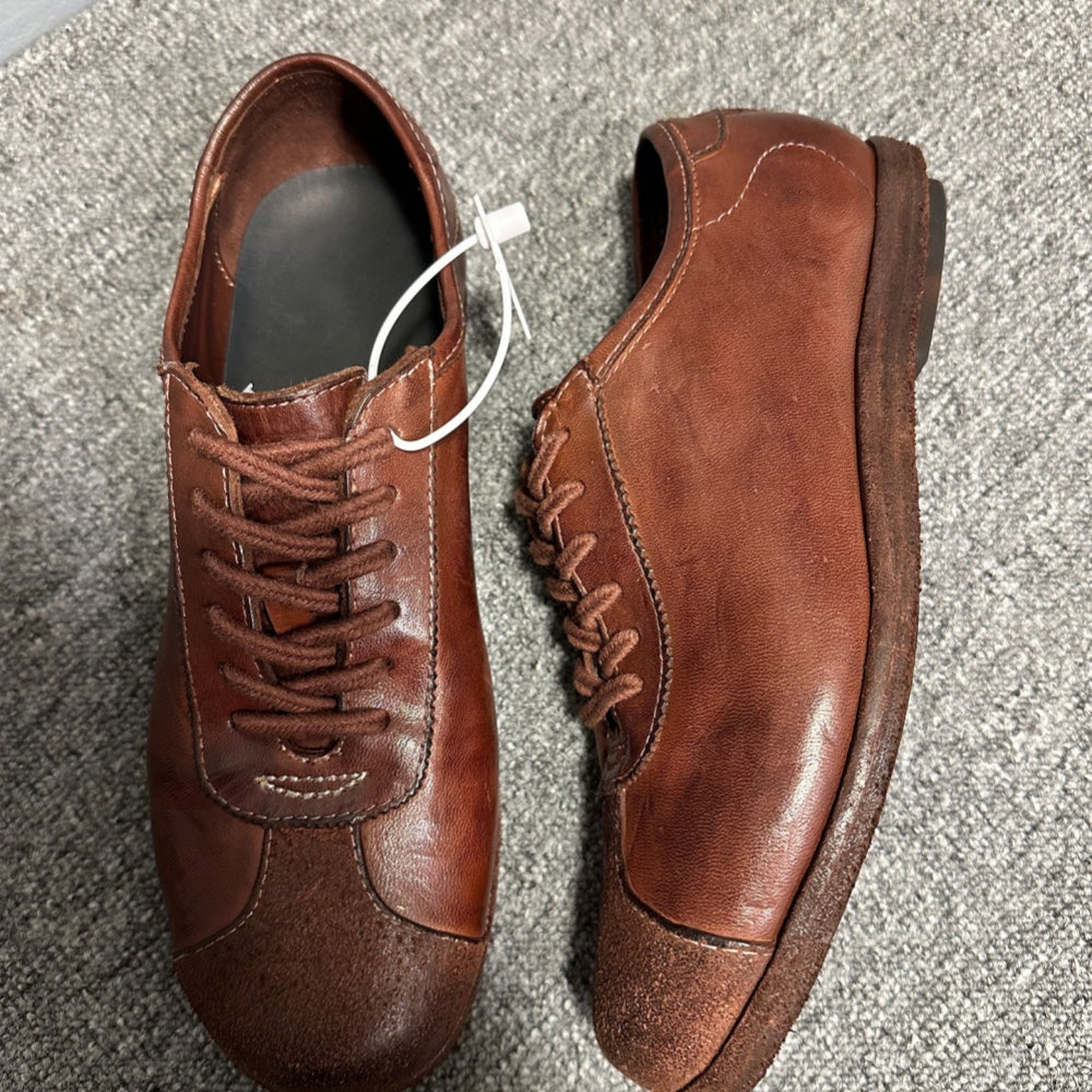 Men's leather training shoes with a retro distressed effect, comfortable and breathable, handcrafted.