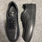 Made of leather material. Soft and comfortable casual shoes with elastic soles. Leather shoes