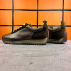 Men's lightweight and comfortable retro-style casual shoes, suitable for various occasions.