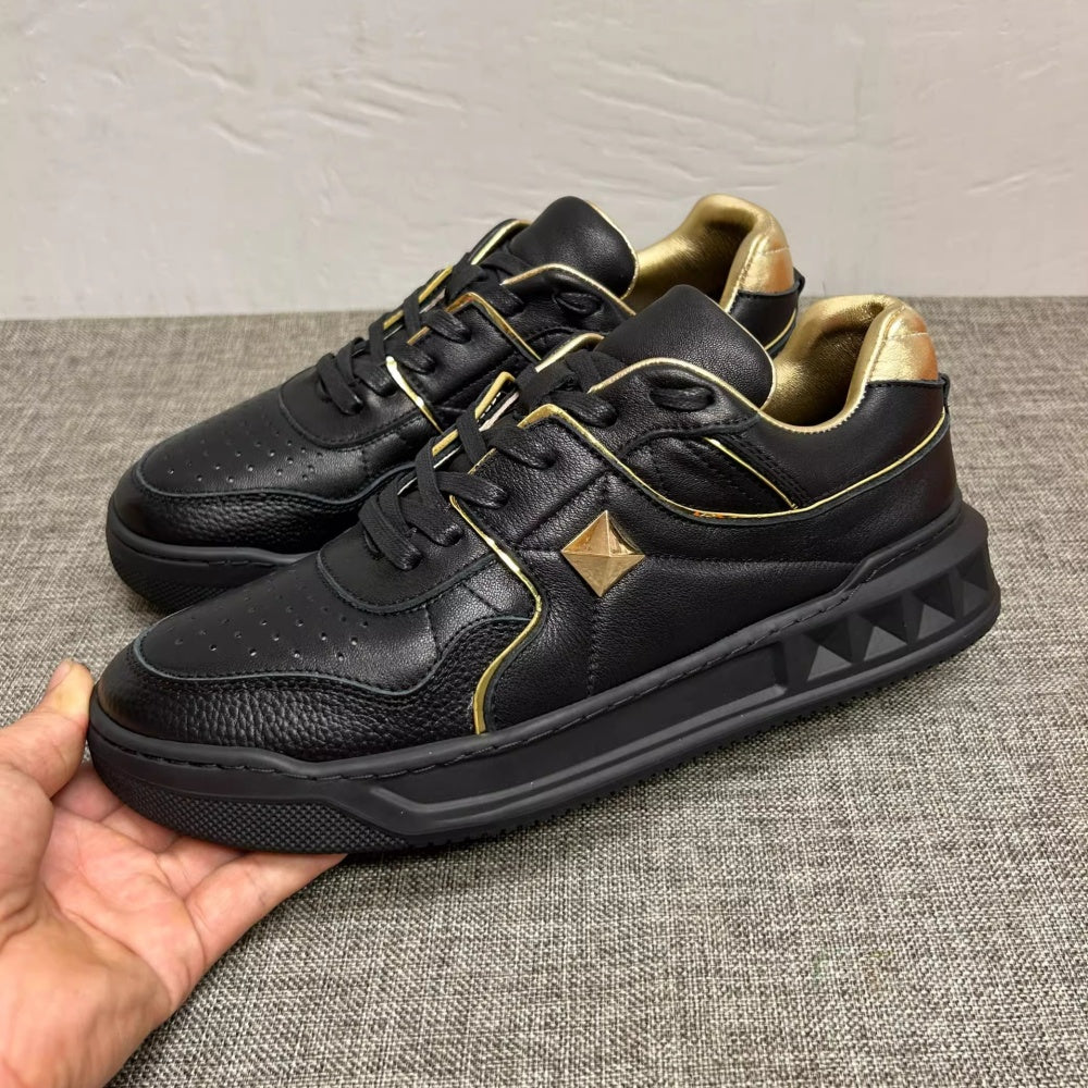 Made of high-quality leather, this is a suitable casual shoe for men and a fashionable low-top sports shoe.