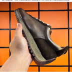 Men's lightweight and comfortable retro-style casual shoes, suitable for various occasions.