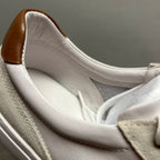 New white leather sports shoes, stylish and casual. Men's low-top breathable shoes.