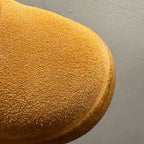 The new men's wool casual shoes are made of durable materials and are crafted from thick wool.