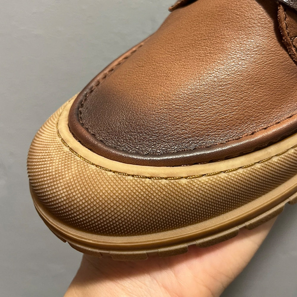 Retro high-top shoes made of genuine leather, with sewn shoelaces, short boot style, for men.