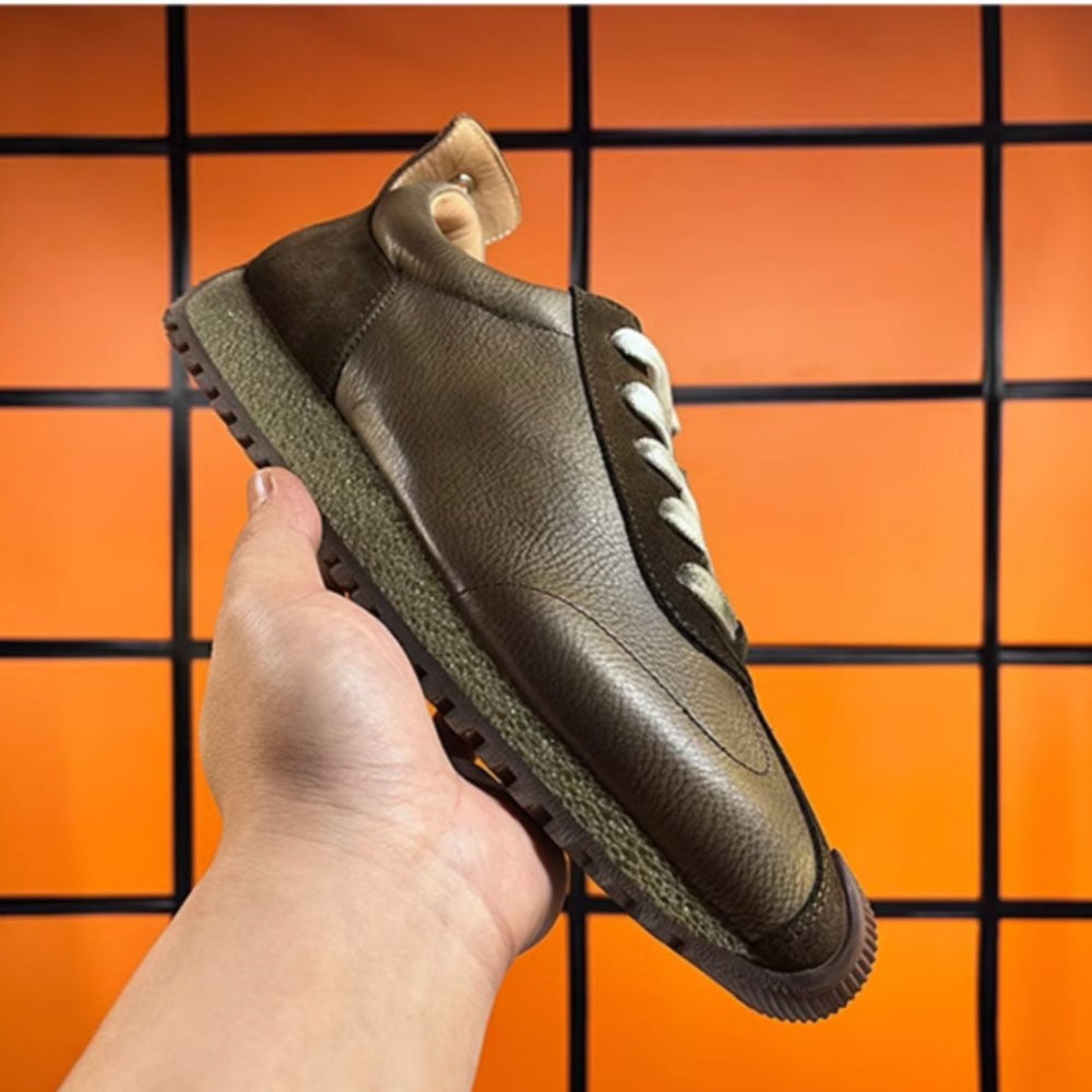 Men's lightweight and comfortable retro-style casual shoes, suitable for various occasions.