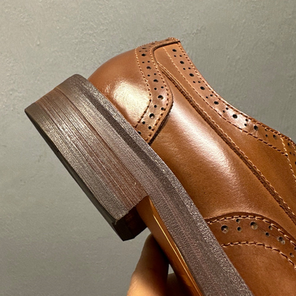 Leather retro engraving style men's business formal shoes. Made of top-quality genuine leather.