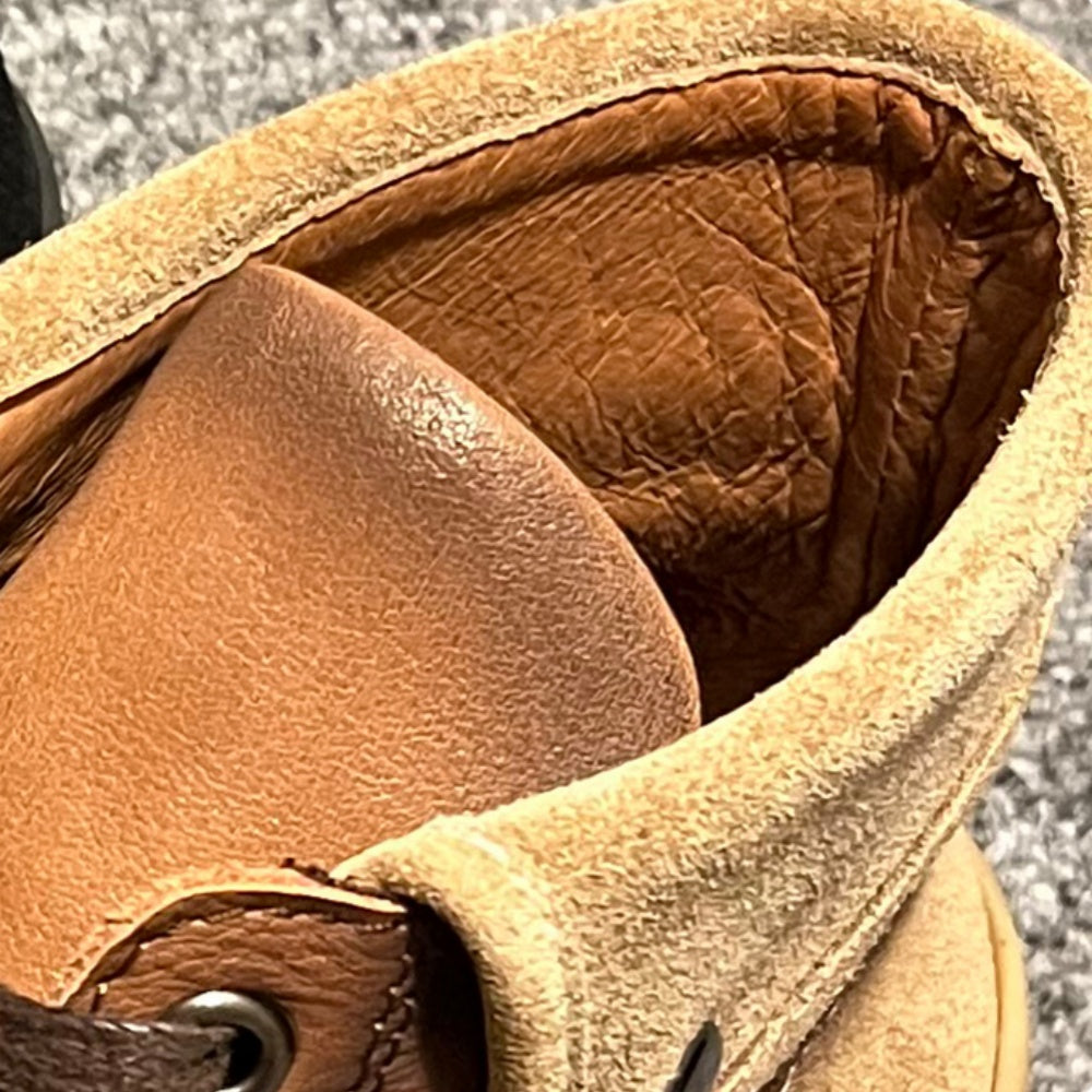 Retro high-top shoes made of genuine leather, with sewn shoelaces, short boot style, for men.