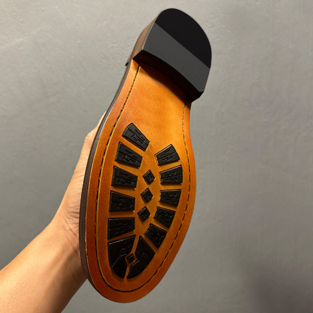 Leather retro engraving style men's business formal shoes. Made of top-quality genuine leather.