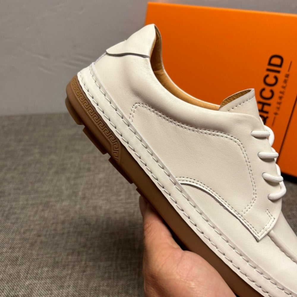 Men's genuine leather white sports shoes, casual shoes with comfortable and breathable design.