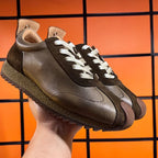 Men's lightweight and comfortable retro-style casual shoes, suitable for various occasions.