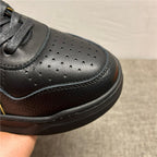 Made of high-quality leather, this is a suitable casual shoe for men and a fashionable low-top sports shoe.