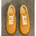 The new men's wool casual shoes are made of durable materials and are crafted from thick wool.