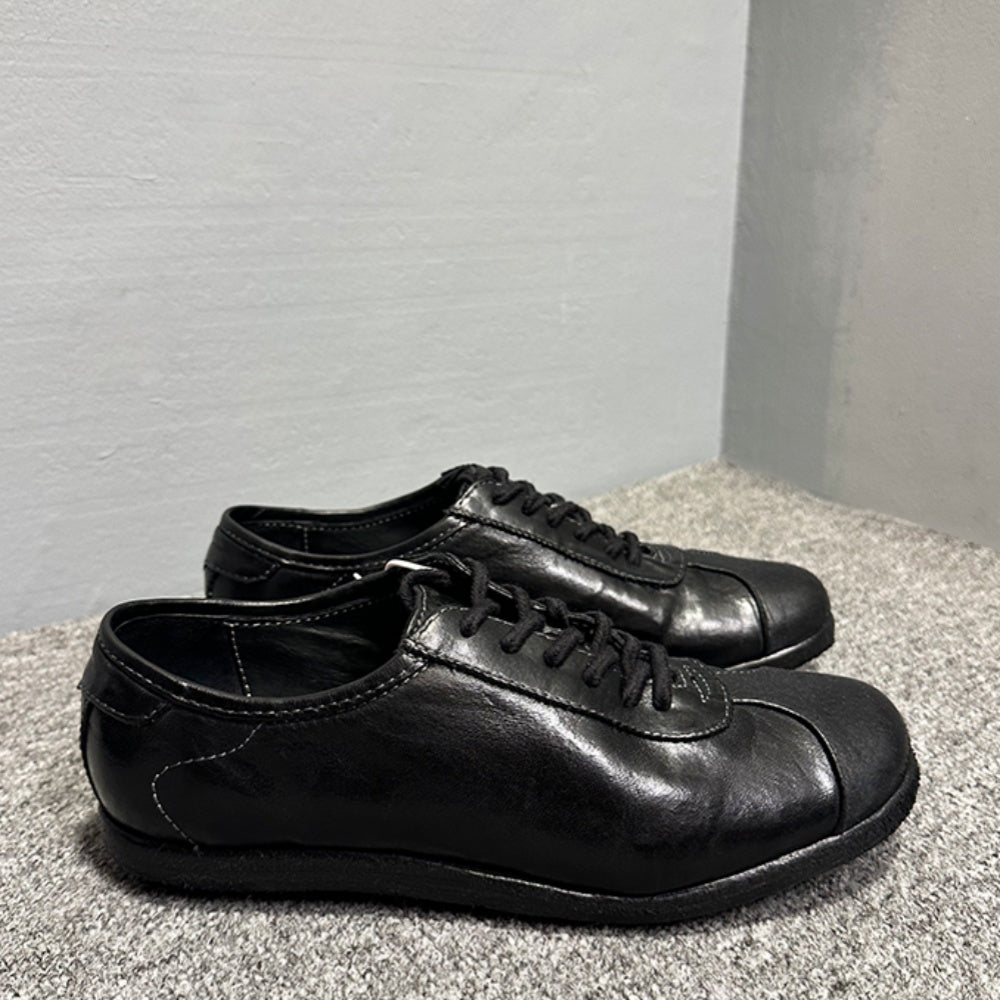 Men's leather training shoes with a retro distressed effect, comfortable and breathable, handcrafted.