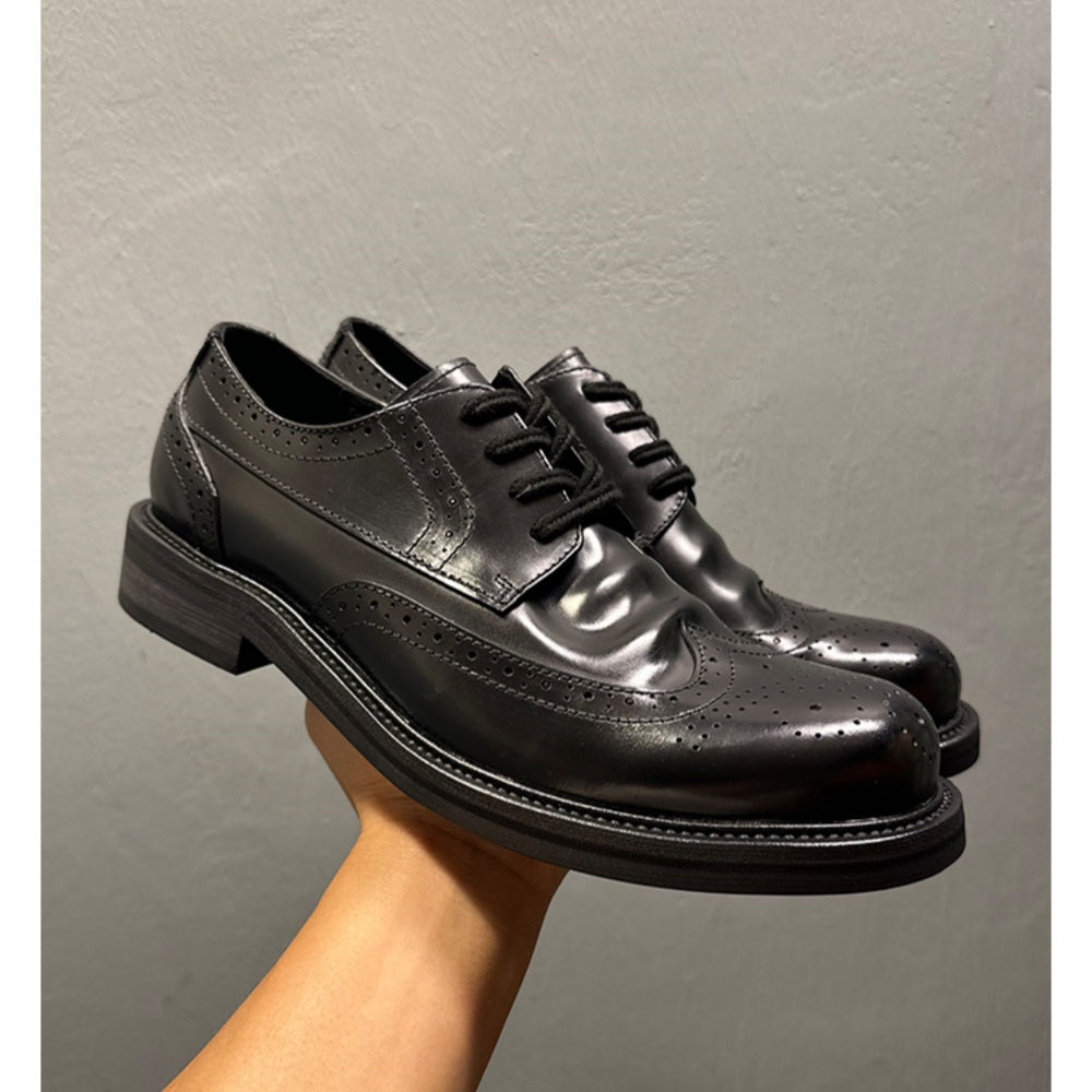 Leather retro engraving style men's business formal shoes. Made of top-quality genuine leather.