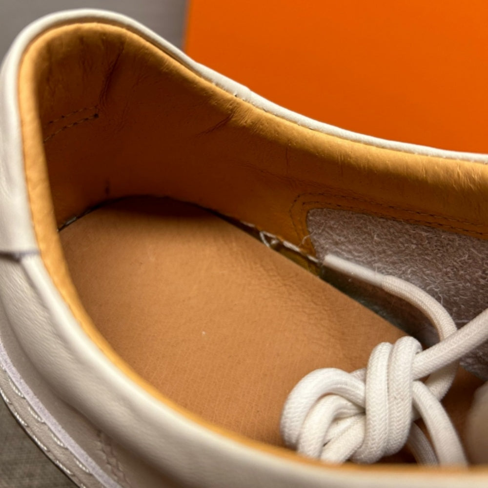 Men's genuine leather white sports shoes, casual shoes with comfortable and breathable design.