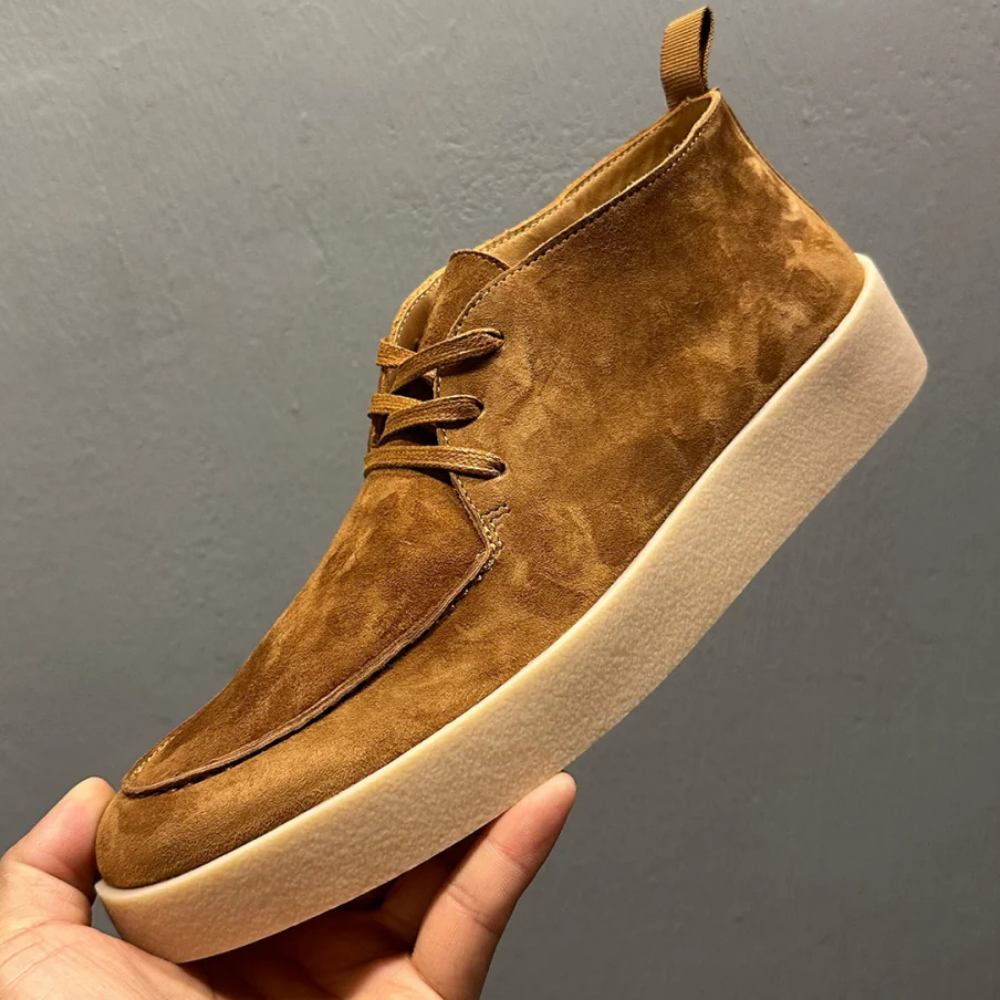 Men's high-top leather sports shoes, soft cowhide material casual shoes, comfortable and breathable upper.