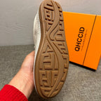 Men's genuine leather white sports shoes, casual shoes with comfortable and breathable design.