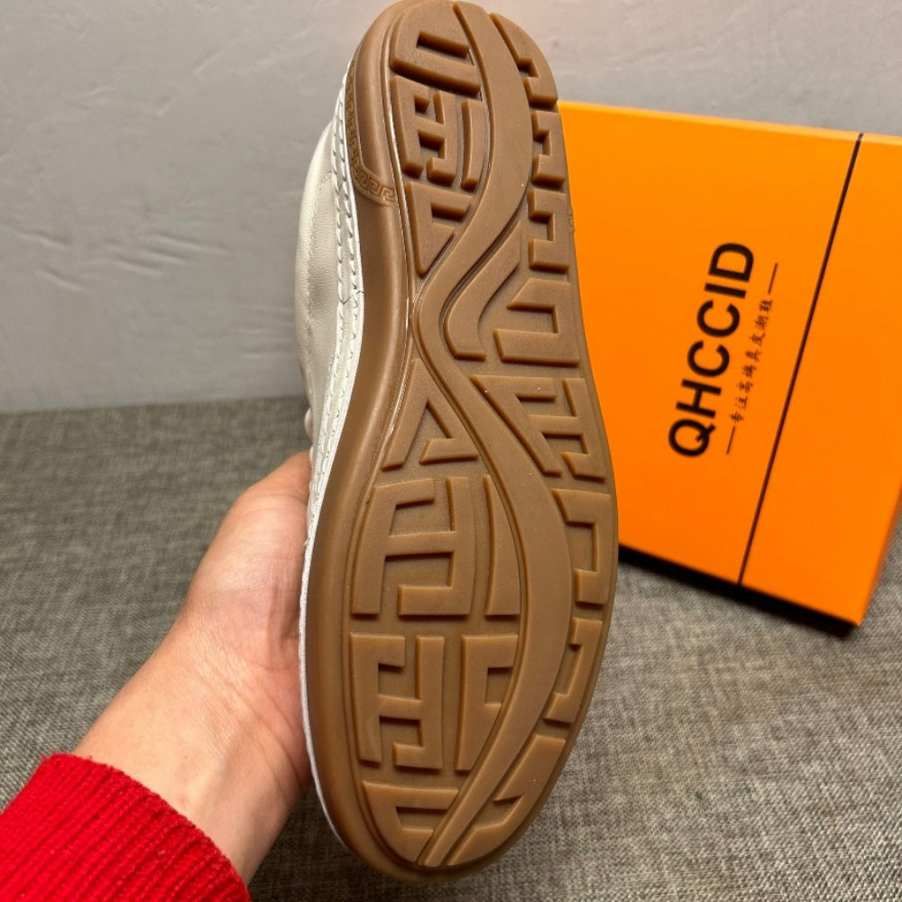 Men's genuine leather white sports shoes, casual shoes with comfortable and breathable design.