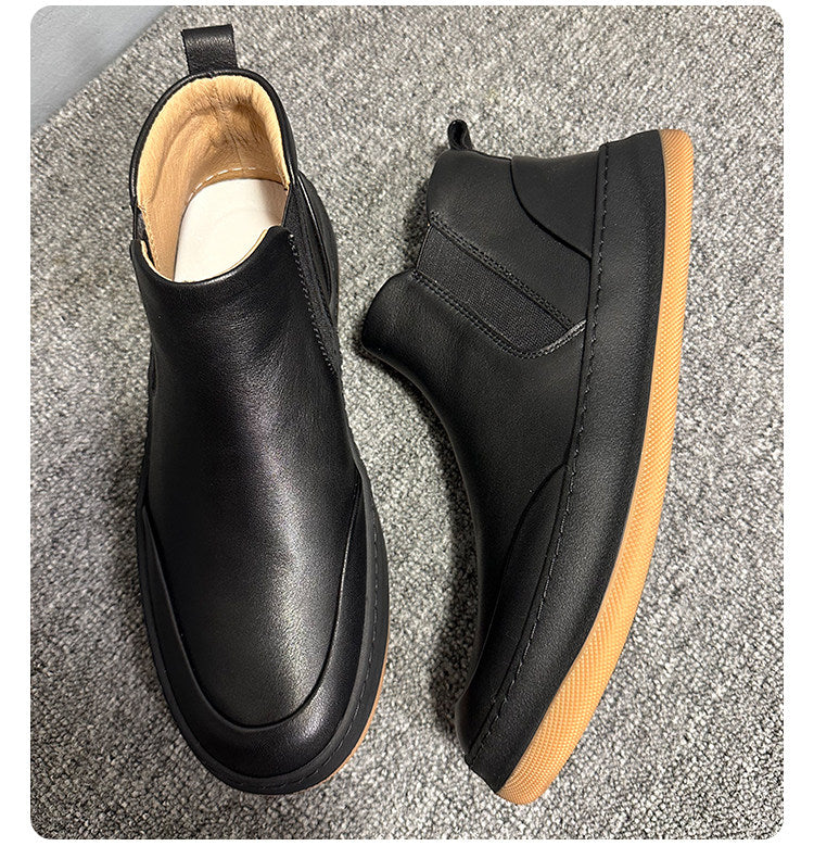 This Chelsea boot has a retro style and is both fashionable and beautiful. It is a warm, high-top boot.