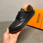 Men's genuine leather white sports shoes, casual shoes with comfortable and breathable design.