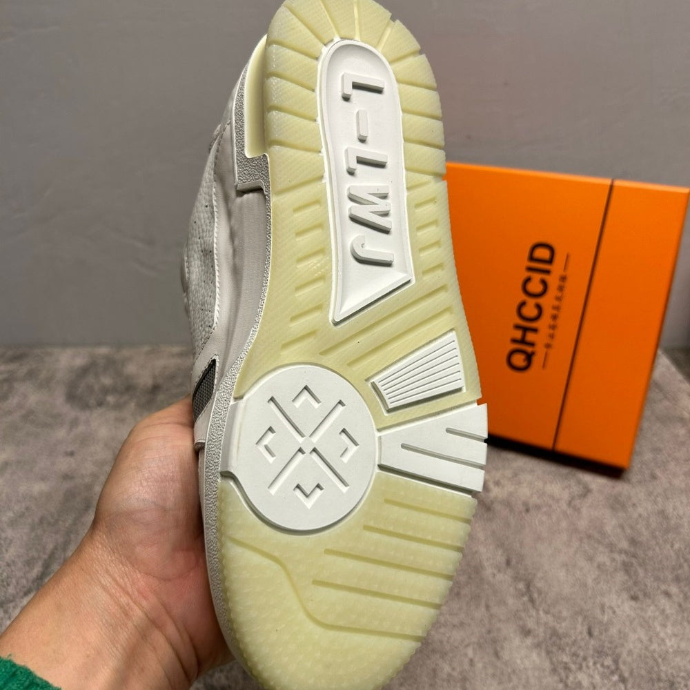 Men's genuine leather sports shoes - White thick-soled casual fashionable shoes - New and brand-new style