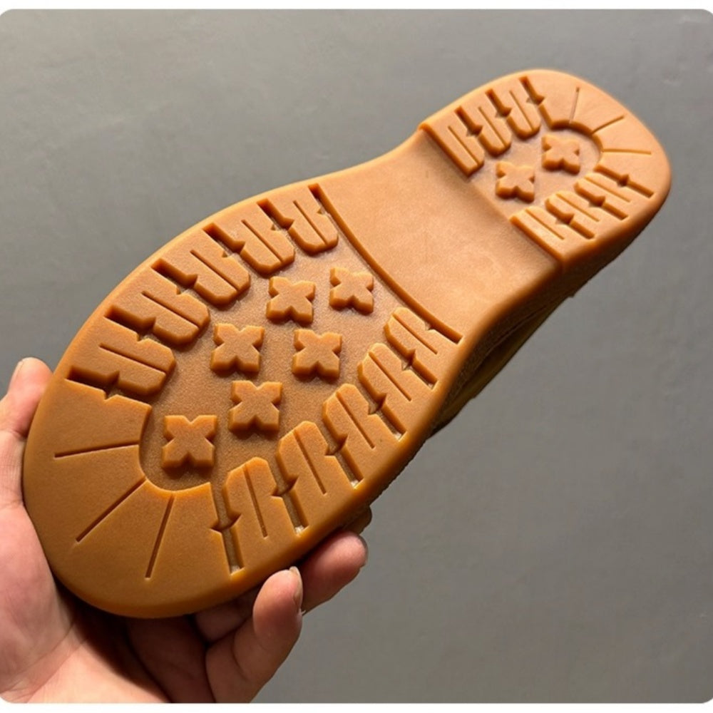 Men's genuine leather casual shoes, with a sporty style, designed to enhance the height of the feet.