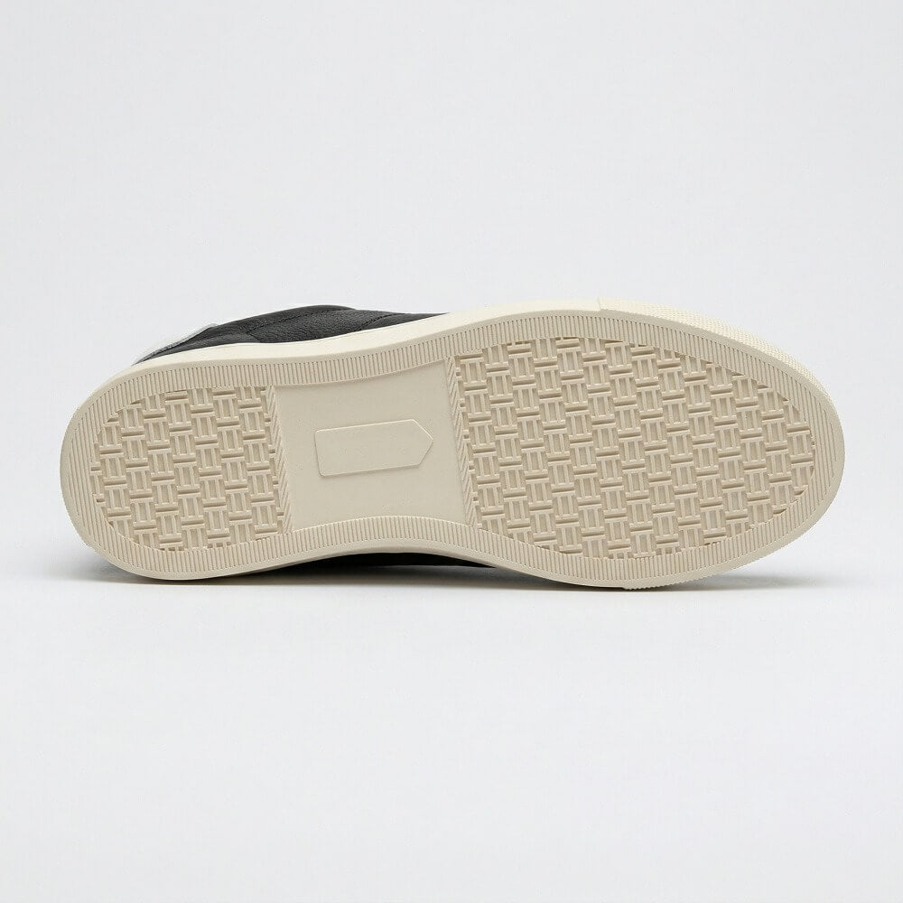 QHCCID | Classic Sneakers