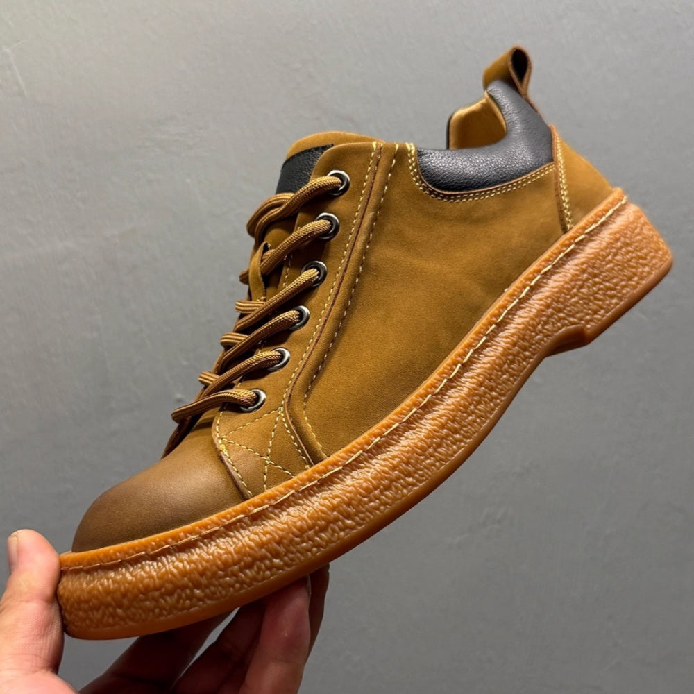 Men's genuine leather casual shoes, with a sporty style, designed to enhance the height of the feet.