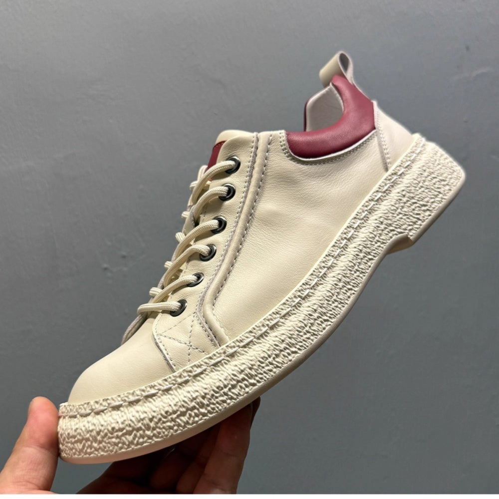 Men's genuine leather casual shoes, with a sporty style, designed to enhance the height of the feet.