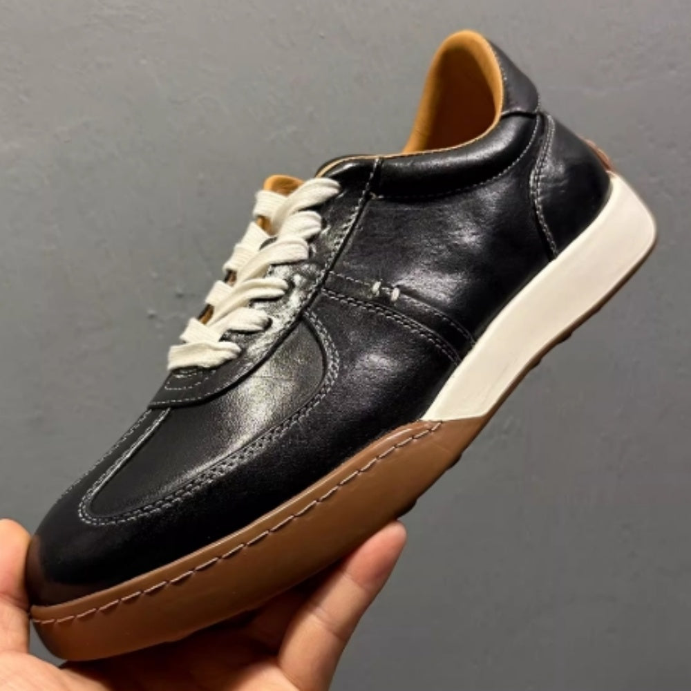 Multicolored men's sports shoes, lightweight and versatile, are high-end casual sports shoes.