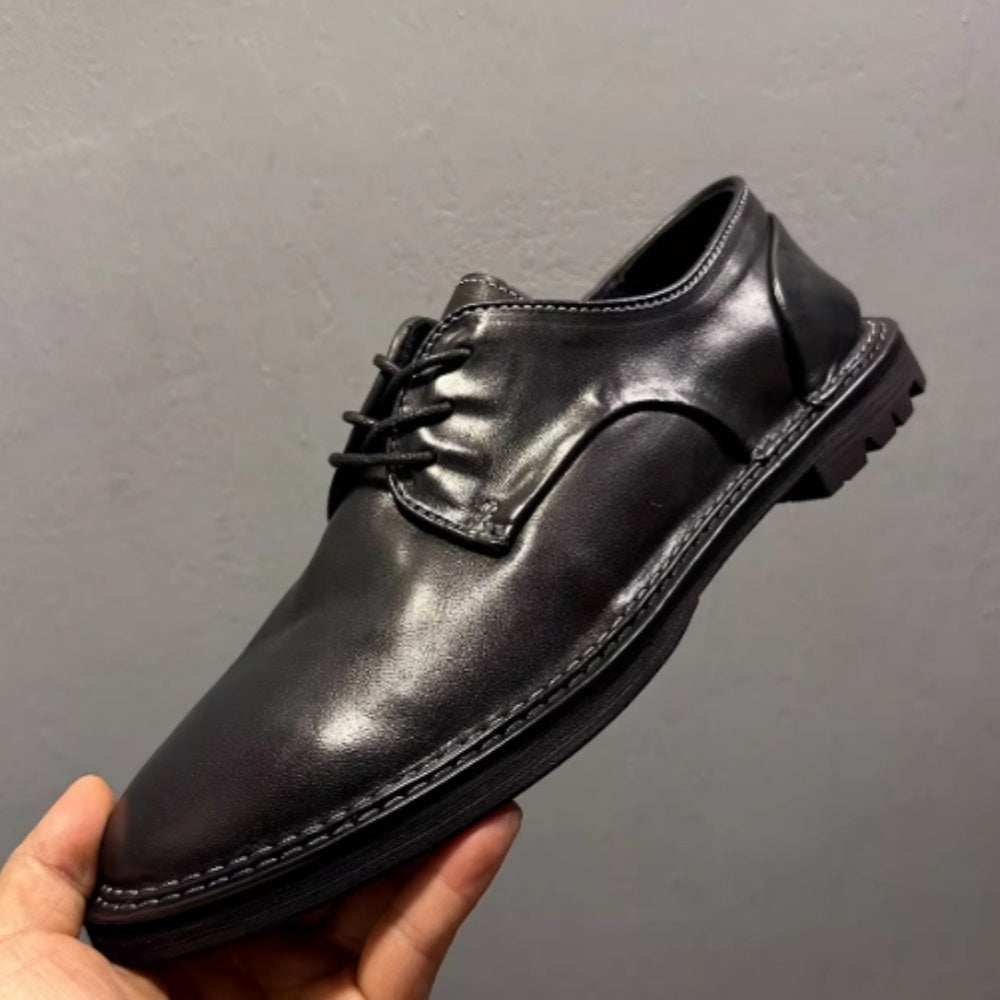 Handmade Derby shoes with leather laces. A casual leather shoe style, with a soft and breathable upper.