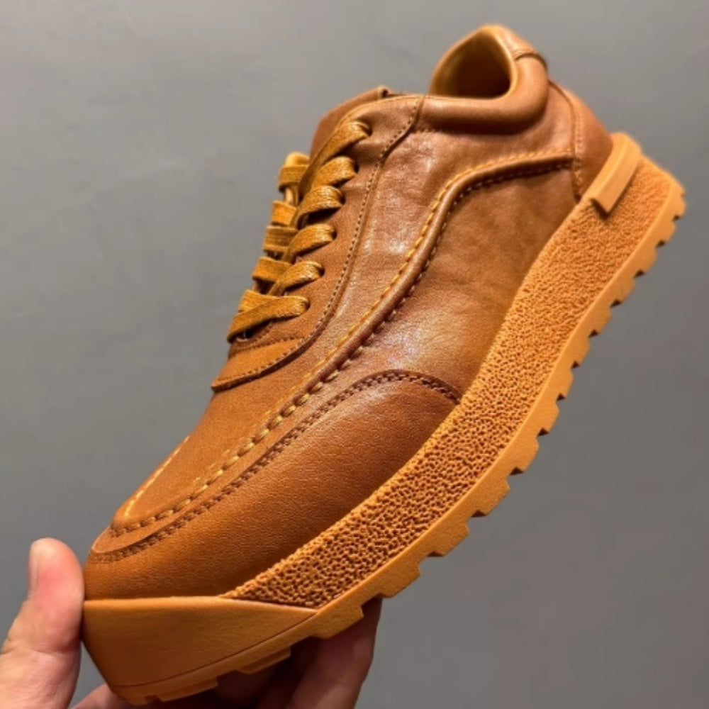 Men's boots combine both fashionable and retro styles, and they are also casual and sporty shoes.