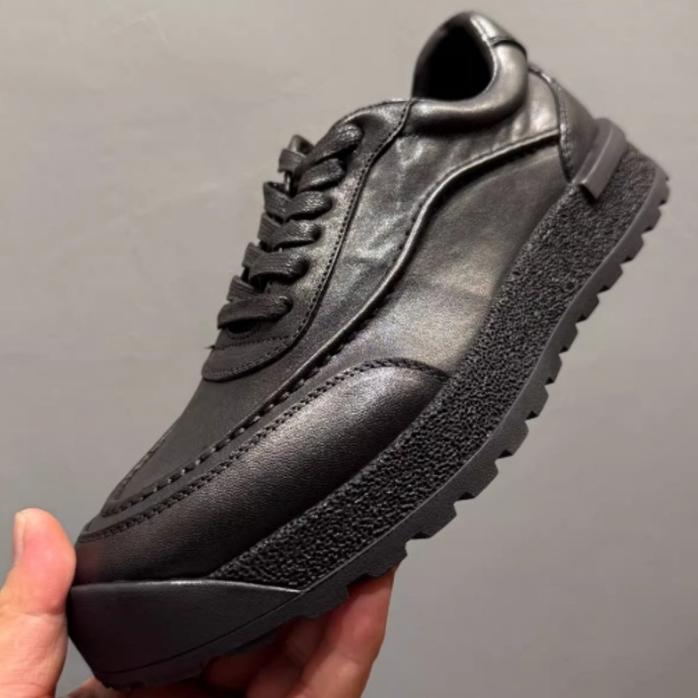 Men's boots combine both fashionable and retro styles, and they are also casual and sporty shoes.