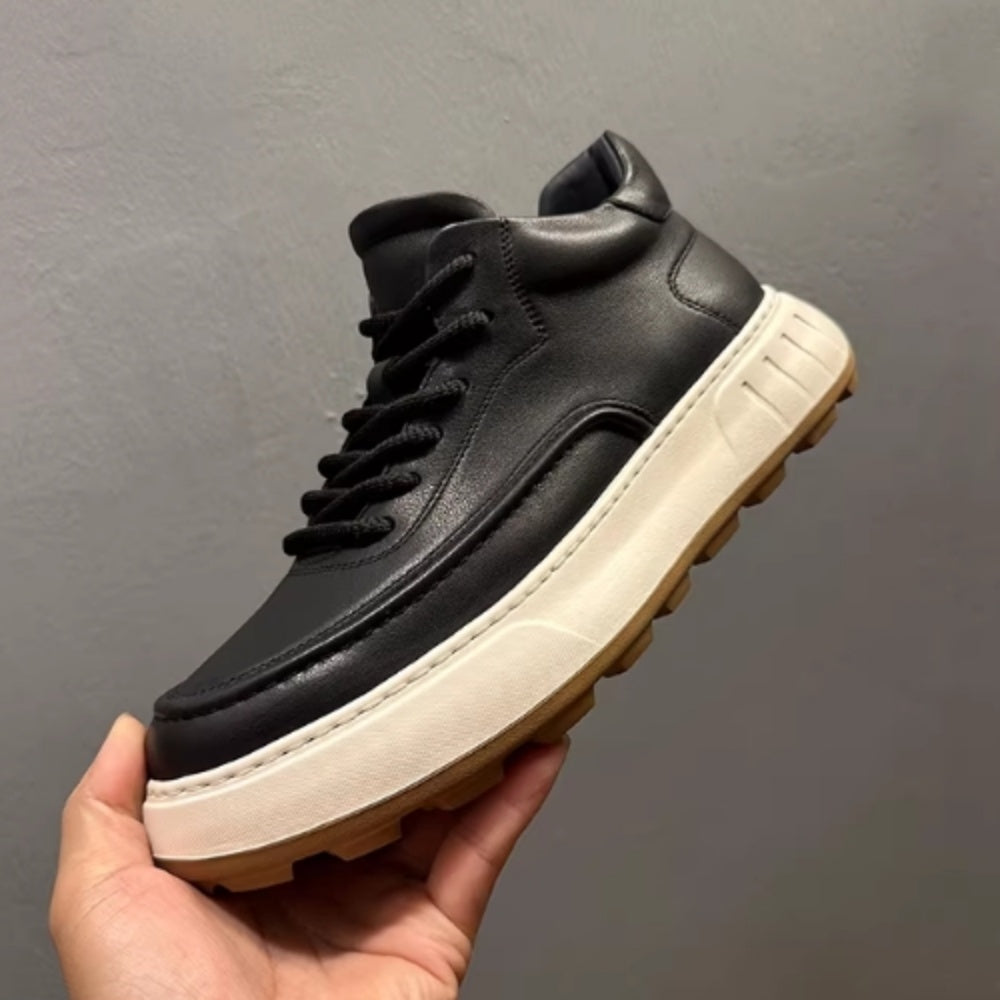 A brand-new, durable and casual leather high-top sports shoes, made of canvas material with a thick sole.