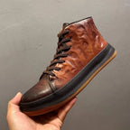This retro high-top leather men's shoe is made of genuine leather and is both comfortable and casual.