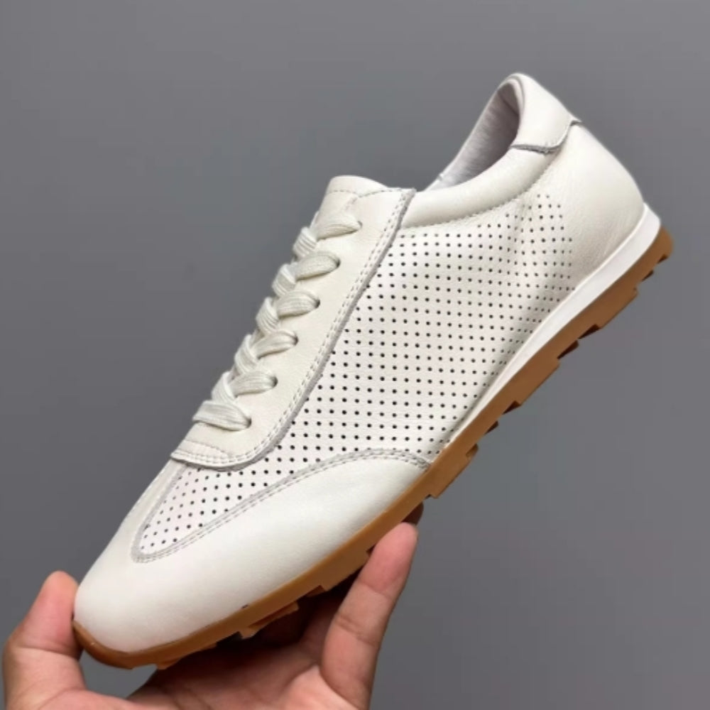 Top-quality genuine leather sports shoes, breathable casual shoes. Soft sole, made of pure leather.