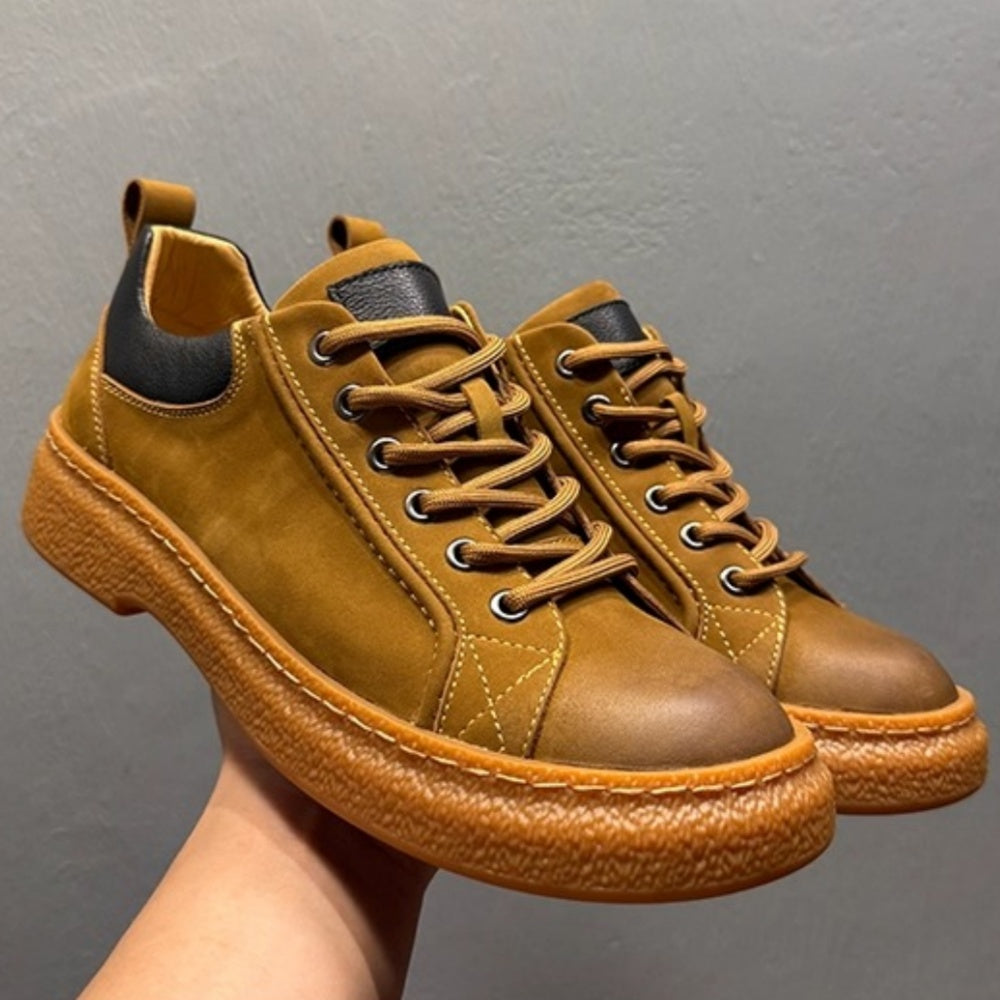 Men's genuine leather casual shoes, with a sporty style, designed to enhance the height of the feet.