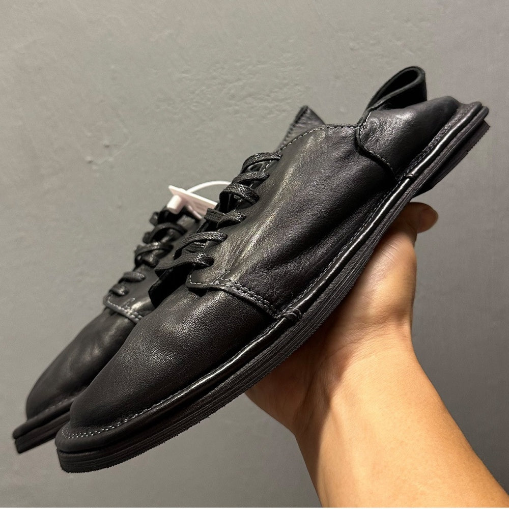 Men's handcrafted casual leather shoes - Soft leather, adjustable laces to ensure breathability