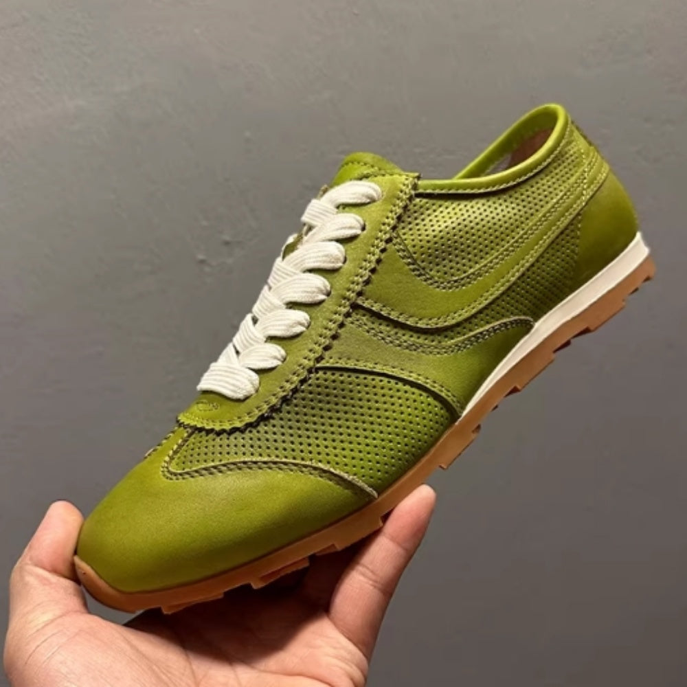 Men's leather perforated breathable shoes, with a retro and casual style, flat sole, men's style shoes