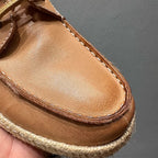 A retro-style handmade casual breathable soft leather canvas shoe. Retro and fashionable fishing shoes.