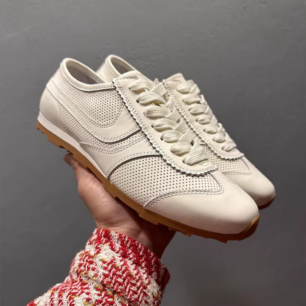 Men's leather perforated breathable shoes, with a retro and casual style, flat sole, men's style shoes