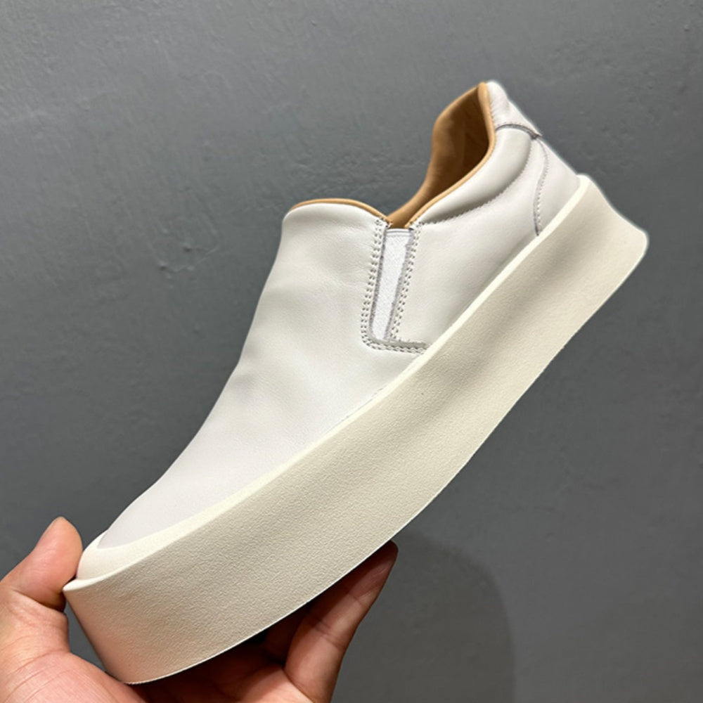 New men's high-quality leather casual loafers. Made of genuine leather. Shoes with a thick sole design.